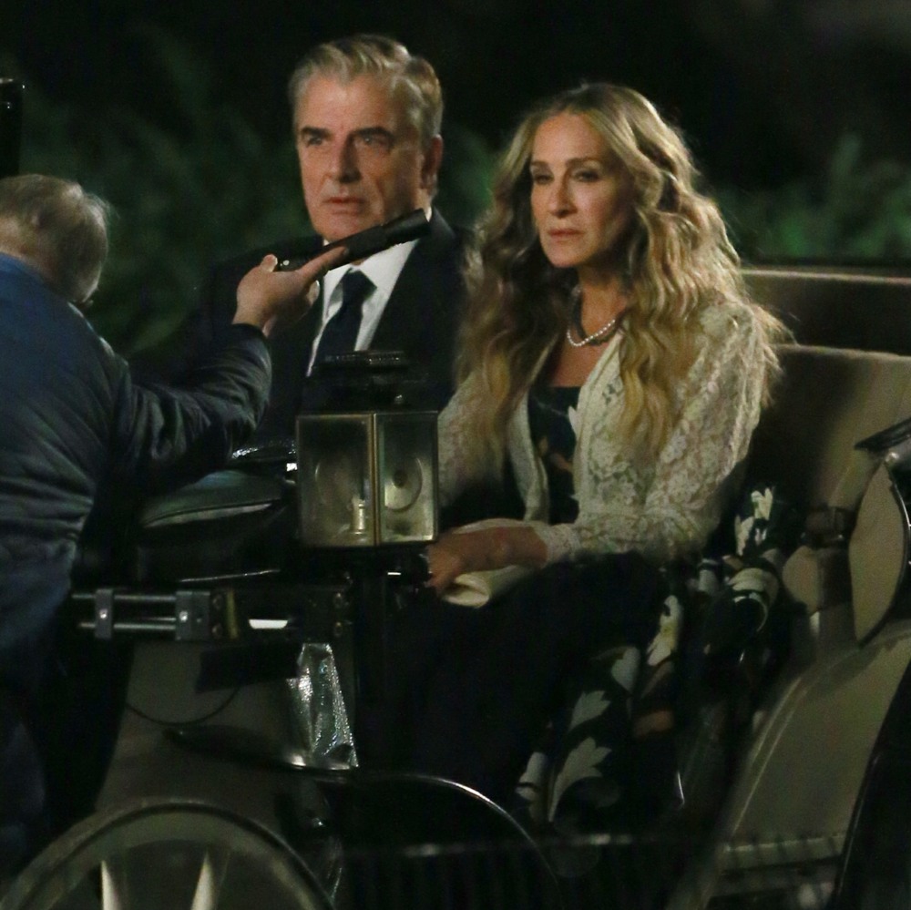 Sarah Jessica Parker and Chris Noth film a night scene for 'And Just Like That' in Manhattan