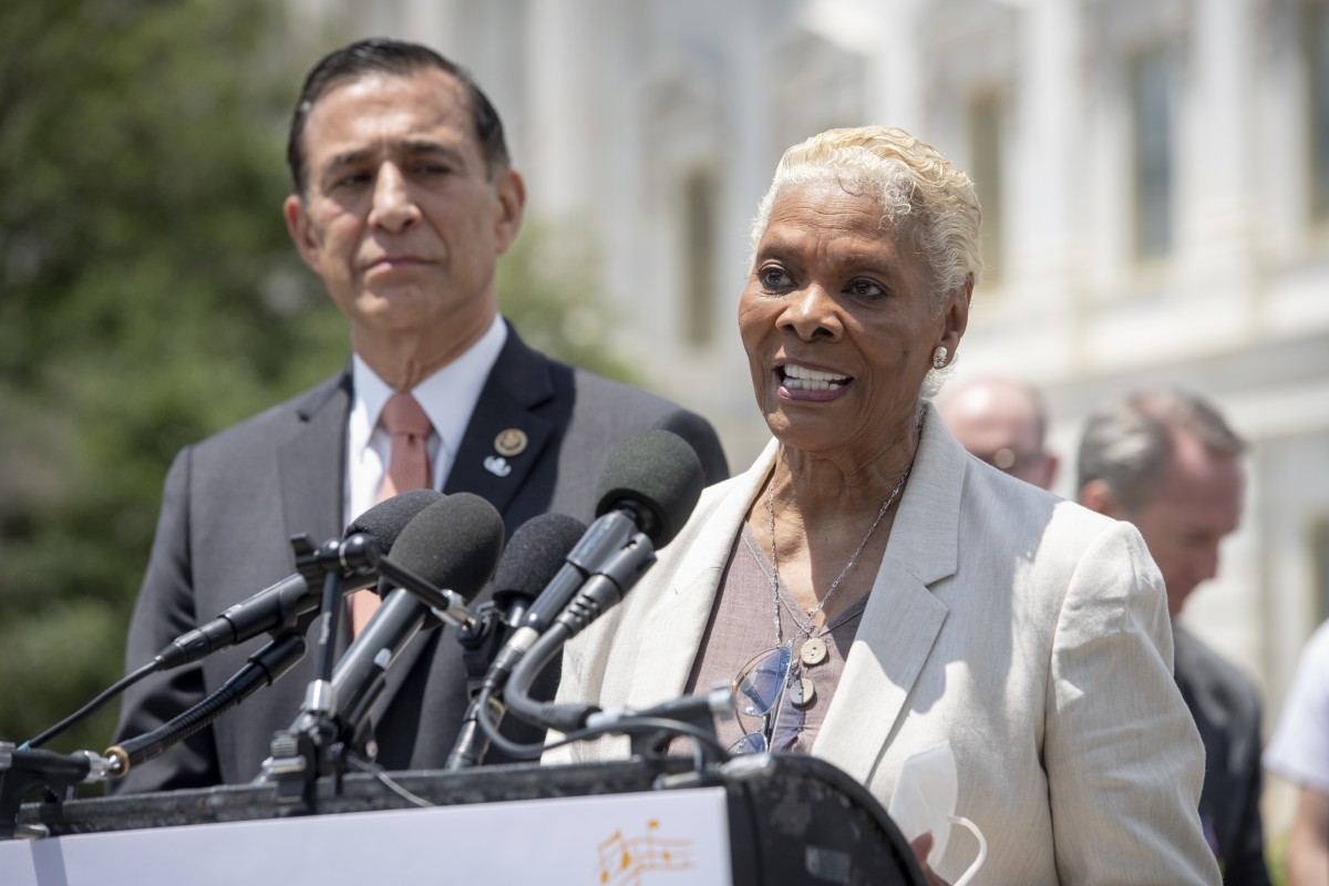 Dionne Warwick and Sam Moore Attend Press Conference to Introduce the American Music Fairness Act