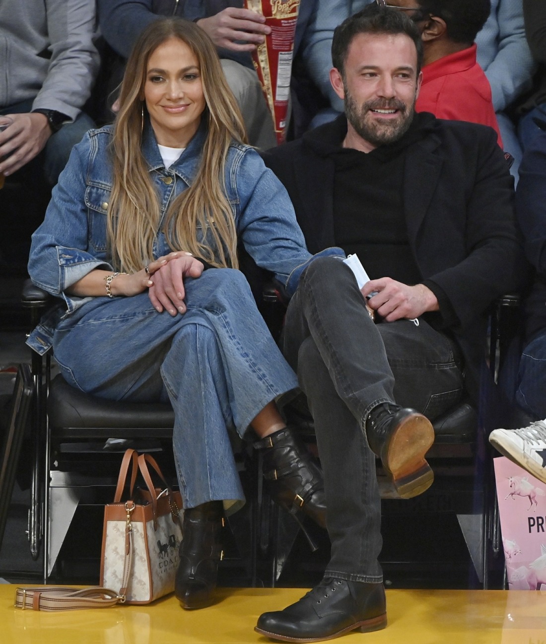 Jennifer Lopez and Ben Affleck get cozy during a courtside date at the Lakers game!