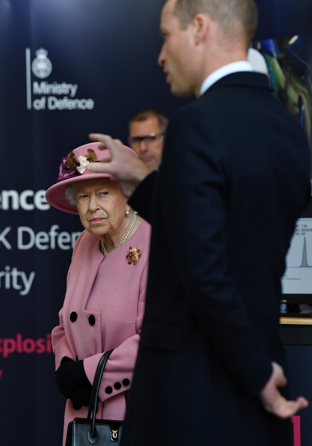 Britain's Queen Elizabeth II (L) looks on as Britain's Prince William, Duke of Cambridge (R) asks a question about forensics work as they visit the Energetics Analysis Centre as they visit the Defence Science and Technology Laboratory (Dstl) at Porton Down science park near Salisbury, southern England, on October 15, 2020. - The Queen and the Duke of Cambridge visited the Defence Science and Technology Laboratory (Dstl) where they were to view displays of weaponry and tactics used in counter intelligence, a demonstration of a Forensic Explosives Investigation and meet staff who were involved in the Salisbury Novichok incident. Her Majesty and His Royal Highness also formally opened the new Energetics Analysis Centre.