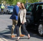 kaltak | Düşes Kate ve Prens William Aralık ofisini ziyaret etmek için Londra'da dışarı çıktı