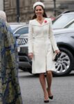 kaltak | Düşes Kate, Anzak Günü ayini için beyaz bir McQueen paltosunu tekrarladı