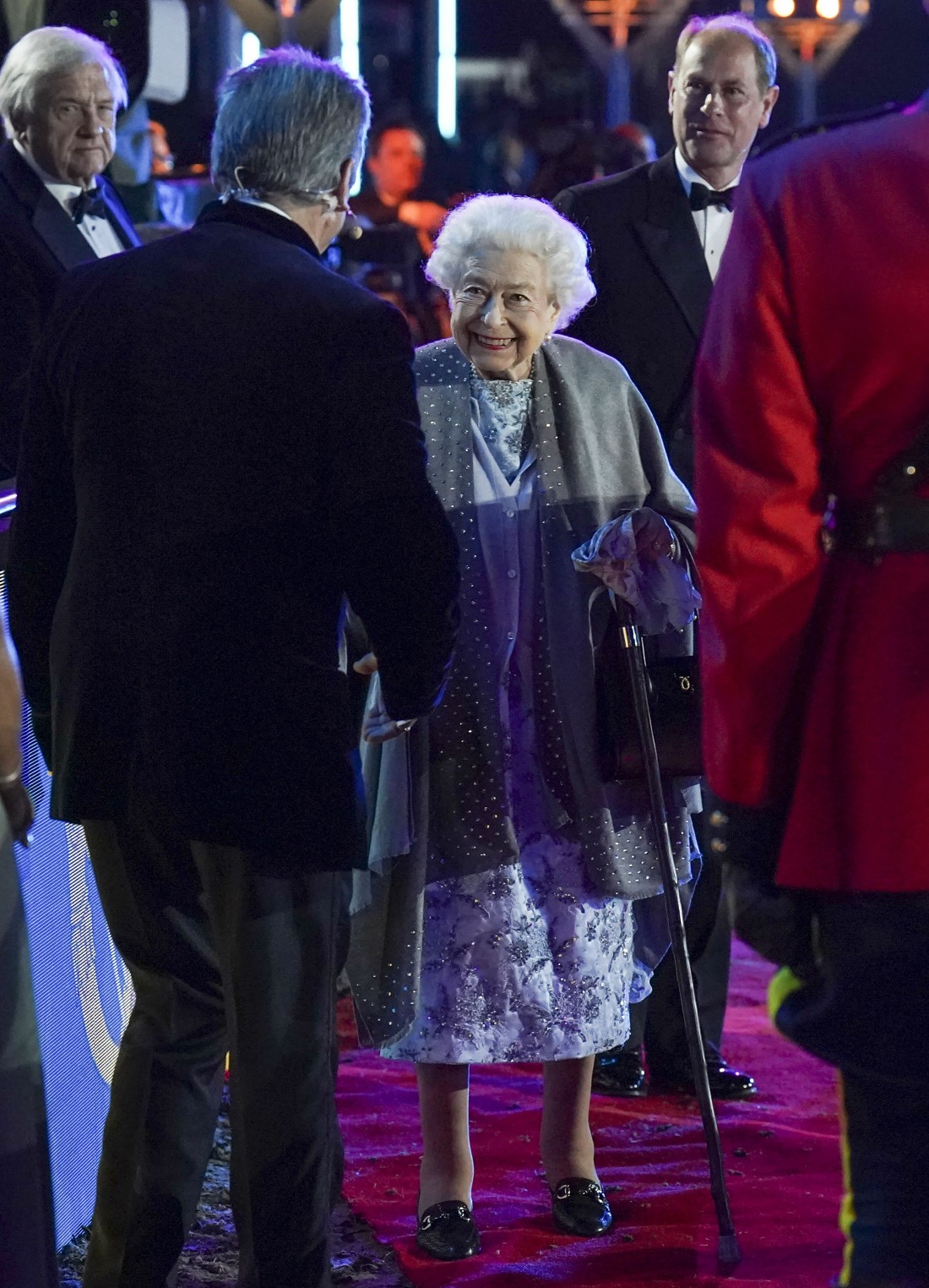 kaltak | Kraliçe Elizabeth, Royal Windsor Horse Show'da Mandela ile karşılaştırıldı