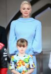 kaltak | Prenses Charlene, Monaco Grand Prix'sine Terrence Bray tulum giydi