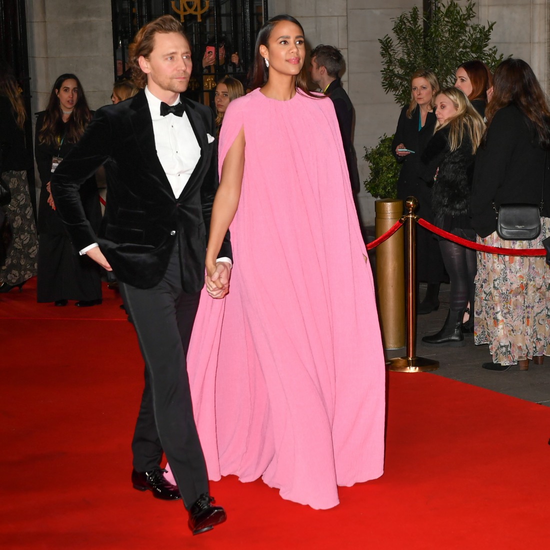 kaltak | Tom Hiddleston, Zawe Ashton ile nişanından dolayı tebrikleri kabul etti