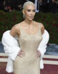 kaltak | Kim Kardashian, başka bir Marilyn Monroe elbisesi alıp gerdirmekle övünüyor