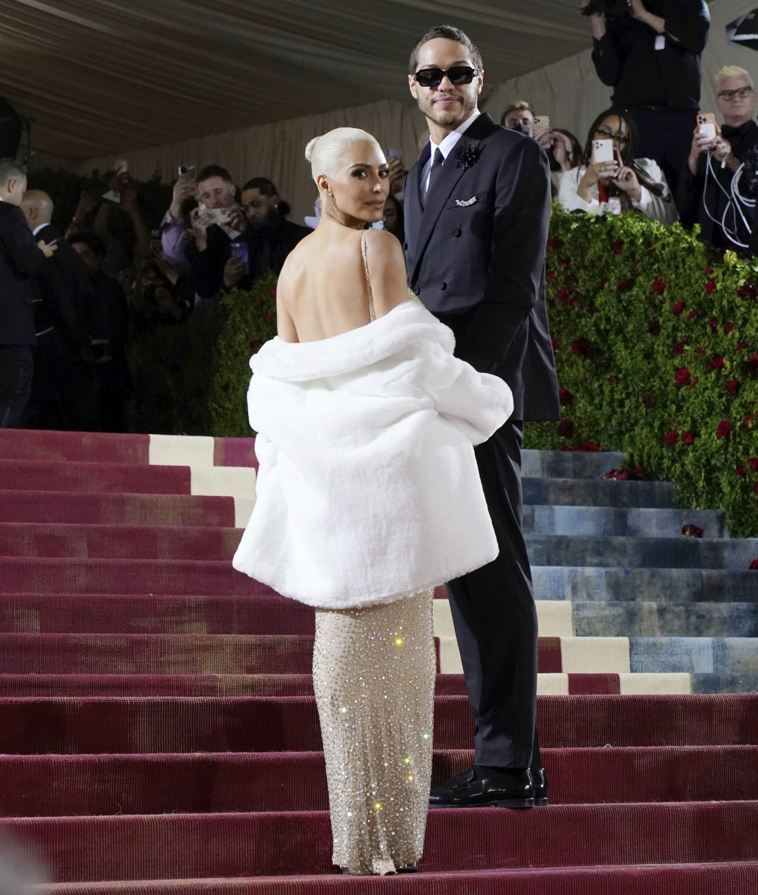 kaltak | Kim Kardashian, başka bir Marilyn Monroe elbisesi alıp gerdirmekle övünüyor