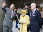 kaltak | Kraliçe Elizabeth bugün Paddington İstasyonu'nda sürpriz bir şekilde göründü