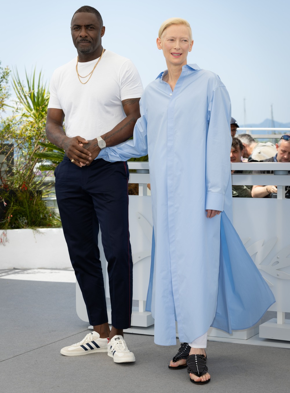 kaltak | Tilda Swinton, Cannes'da gerçek bir Chanel elbisesi giydi, uzaylı modası ya da başka bir şey yoktu.
