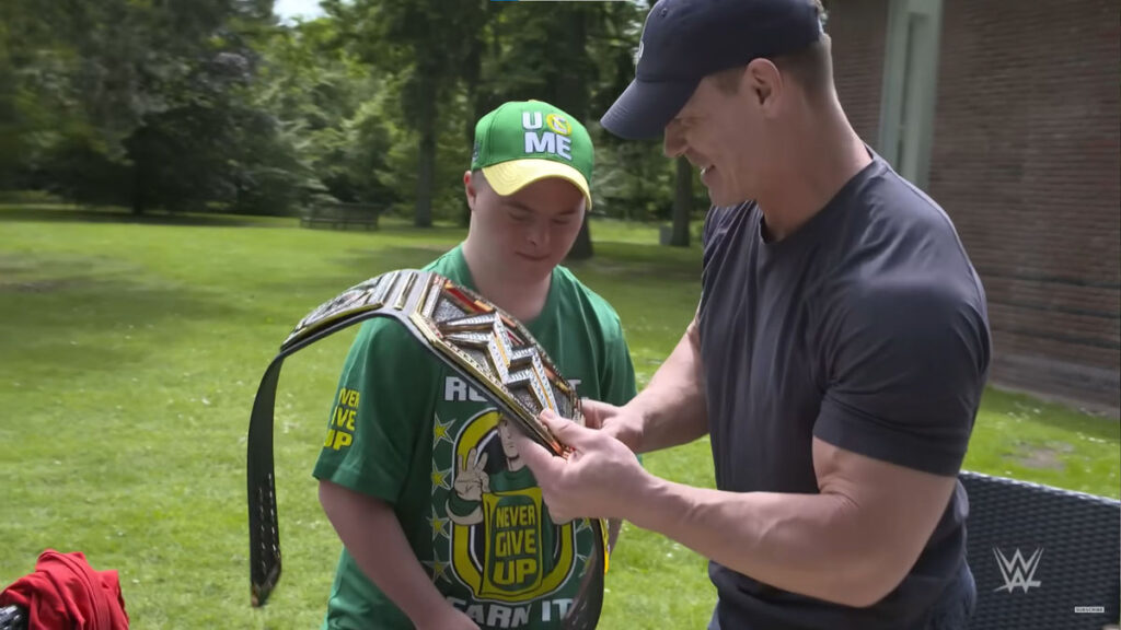 kaltak | John Cena, sözel olmayan bir genç mülteciyle tanışmak için yola çıktı