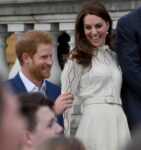 kaltak | Düşes Kate, William ile temasa geçmek için Prens Harry'e 'mesaj gönderdi' mi?