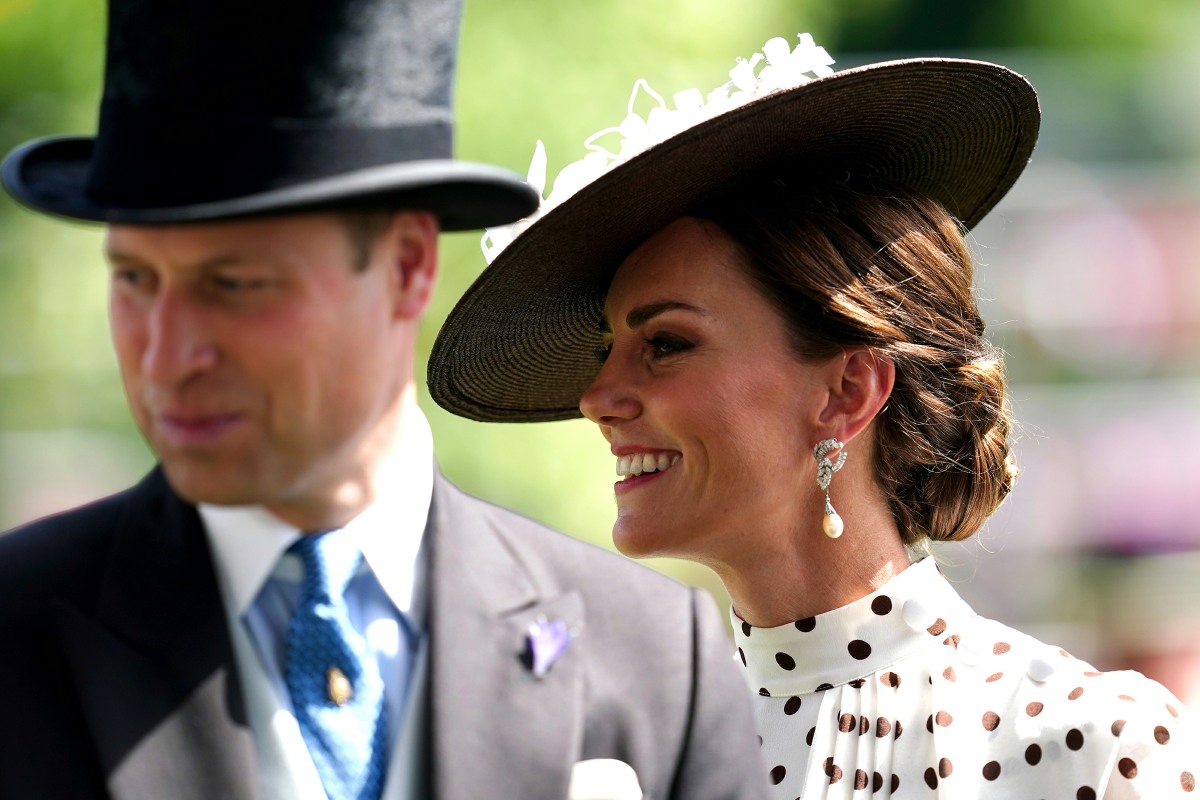 kaltak | Düşes Kate, Royal Ascot'ta Diana'yı 1.970 £ Alessandra Rich elbisesiyle cosplay yaptı