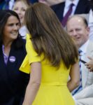 kaltak | Düşes Kate bir Roksanda elbisesini tekrarladı ve Wimbledon'da bir Rusla konuştu