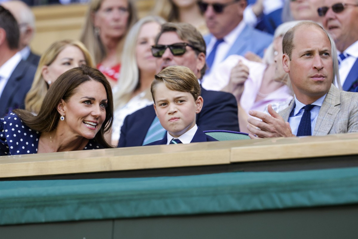 kaltak | Düşes Kate, Prens George'un "kraliyet olaylarına" takım elbise giyip kravat takması konusunda "ısrar ediyor"