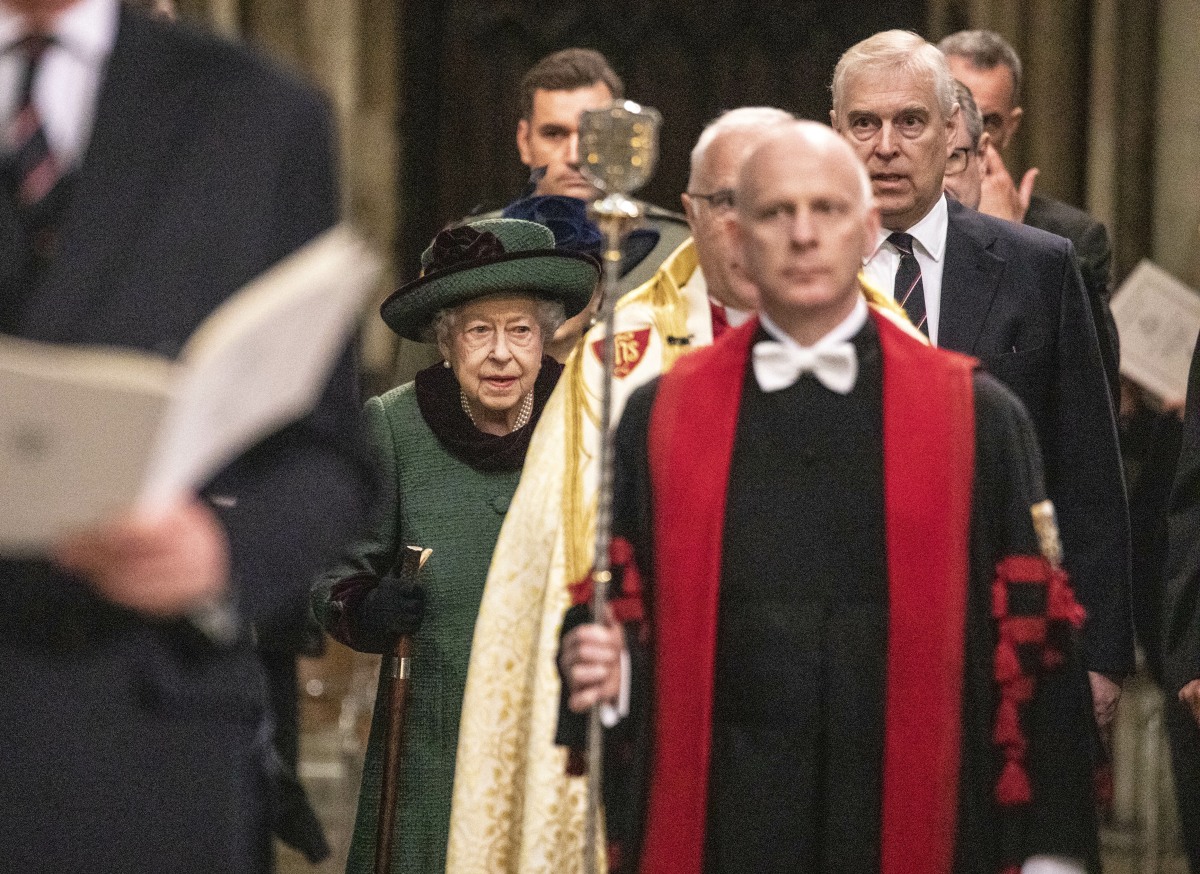 kaltak | Prens Andrew hala Kraliçe'nin yaverliğinin 'fahri pozisyonuna' sahip