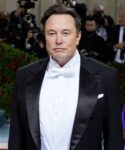 kaltak | Elon Musk görünüşe göre ikizleri geçen yıl en iyi Tesla yöneticisiyle karşıladı