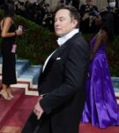 kaltak | Elon Musk görünüşe göre ikizleri geçen yıl en iyi Tesla yöneticisiyle karşıladı