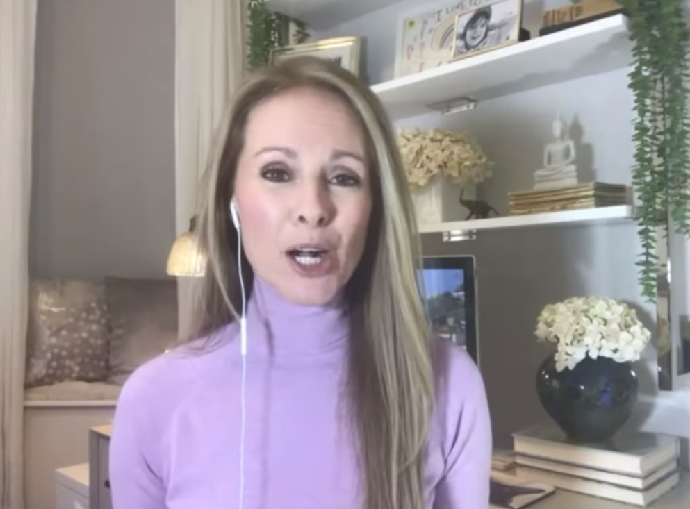 kaltak | Victoria Arbiter, kendisini dolandırıcılık olarak ifşa eden YouTube 'şakacılarına' dava açmak istiyor