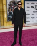kaltak | Brad Pitt, badana tartışmalarının ortasında LA 'Bullet Train' galası için dışarı çıktı