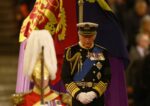 kaltak | Düşük: Kral Charles huysuz, işlevsiz ve 'insanların büyüsüne kapılıyor'