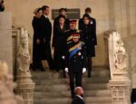 kaltak | Kraliçe II. Elizabeth'in torunları Cumartesi günü katafalkında nöbet tuttu