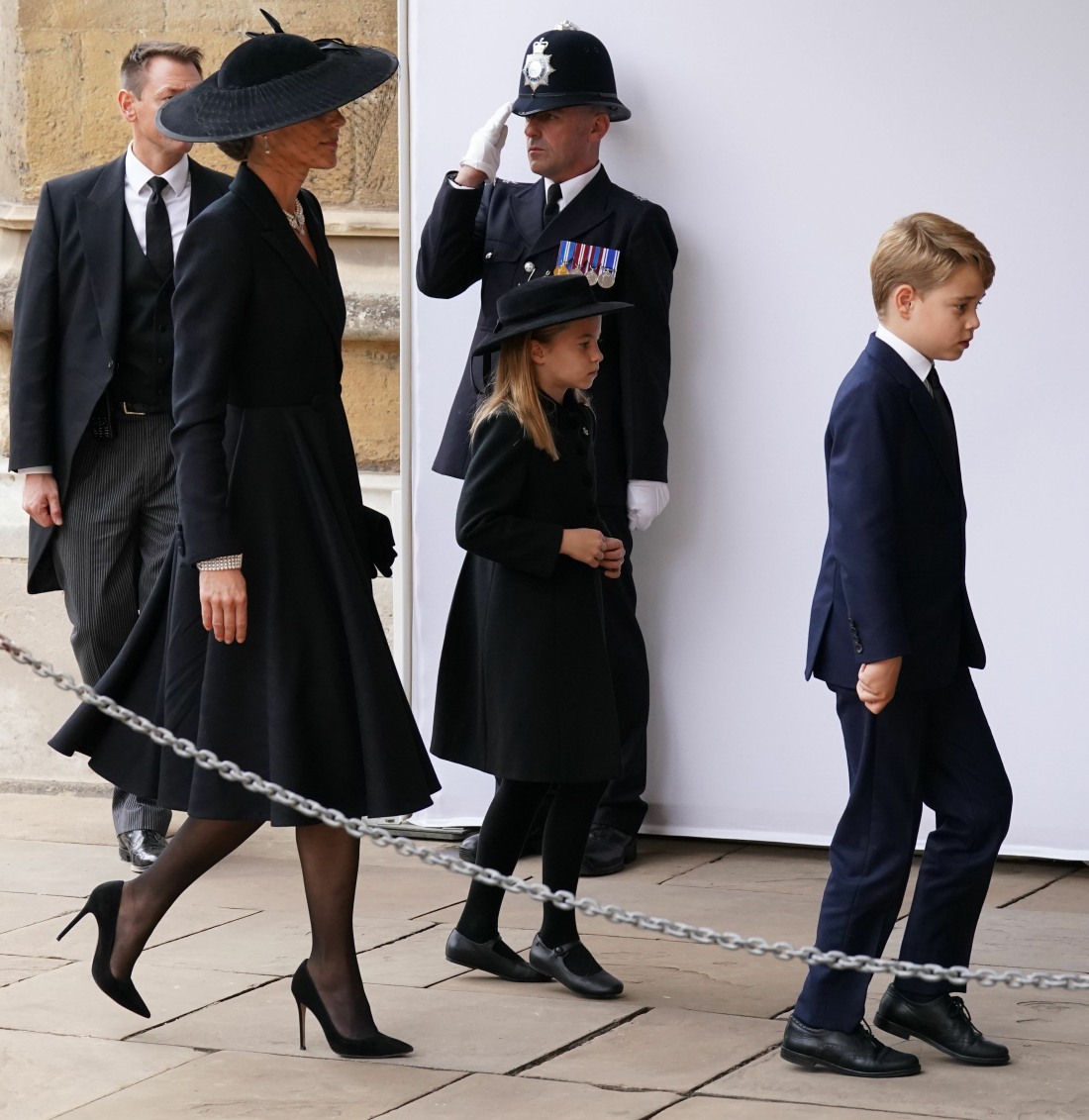 kaltak | Prenses Charlotte ve Prens George muhtemelen cenazeye gitmemeliydi