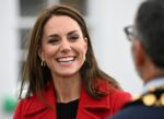 kaltak | Küçük bir çocuk, Prenses Kate'e çiçek vermek için soğukta dört saat bekledi.