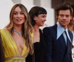 şirret | Olivia Wilde'ın 'teflon bir dış görünüşü' var, medyanın 'kadınları birbirine düşürdüğünü' düşünüyor
