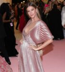 kaltak | Gisele Bundchen, Tom Brady'den körfezin karşısında bir Miami Beach malikanesi satın aldı.
