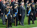 kaltak | Prens Andrew, kimsenin onu istemediğini kalın kafatasından geçiremez.