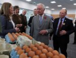 kaltak | York'ta düzenlenen bir etkinlikte Kral Charles ve Kraliçe Camilla'ya yumurta atıldı.