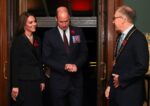 şirret | Windsors, KC3'ün saltanatının ilki olan Anma Festivali için çıktı