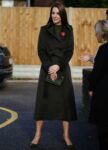 kaltak | Prenses Kate, anne ruh sağlığı hakkında sohbet etmek için zeytin rengi bir Hobbs paltoyla dışarı çıktı
