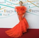 şirret | Florence Pugh, BAFTA'larda özel yapım Nina Ricci giydi: turuncu giydiğine sevindin mi???