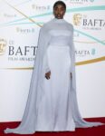 şirret | Florence Pugh, BAFTA'larda özel yapım Nina Ricci giydi: turuncu giydiğine sevindin mi???