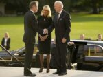 şirret | Başkan Biden'ın Kral Charles'ın Mayıs ayındaki taç giyme törenine katılması pek olası değil