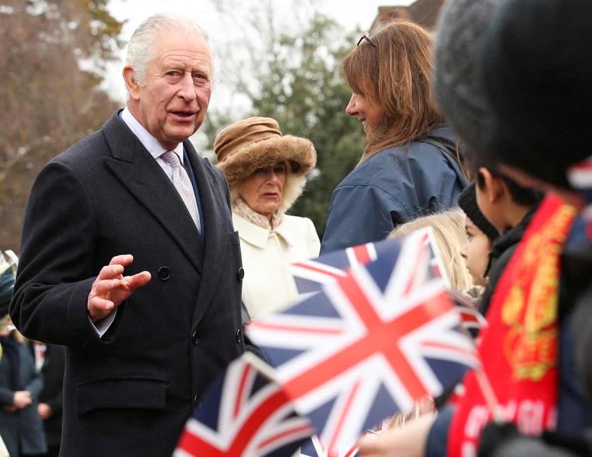 şirret | Kral Charles ve Kraliçe Camilla, Colchester'da bir gezi sırasında protestolarla karşılaştı