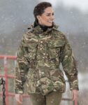 şirret | Prenses Kate, karda İrlandalı Muhafızlar skeçi için 500 sterlinlik bir kıyafet giydi