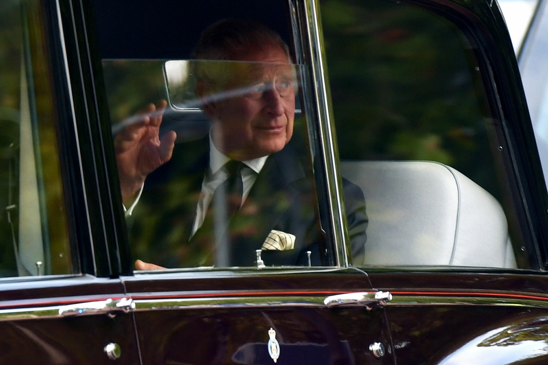 şirret | Kral Charles, Sussexes'i tahliye etmenin 'yara bandı sökmek gibi' olduğunu düşünüyor