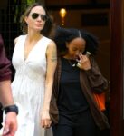 şirret | Angelina Jolie'nin yeni mülteci moda kolektifi 'ölü malzeme' kullanacak