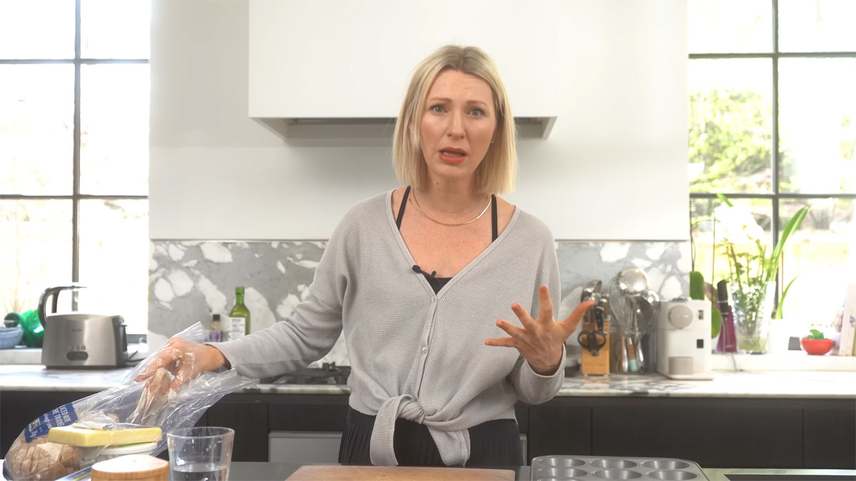 şirret | Coolsculpting yapan YouTuber, tıpkı Linda Evangelista gibi topaklar ve pürüzlü noktalara sahipti