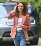 şirret | Prenses Kate, Dünya Arı Günü için Norfolk 'arı kovanı' ile poz verdi