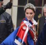 şirret | Prens William ve Kate, ailenin taç giyme törenine geç kalmasından çocukları sorumlu tuttu.