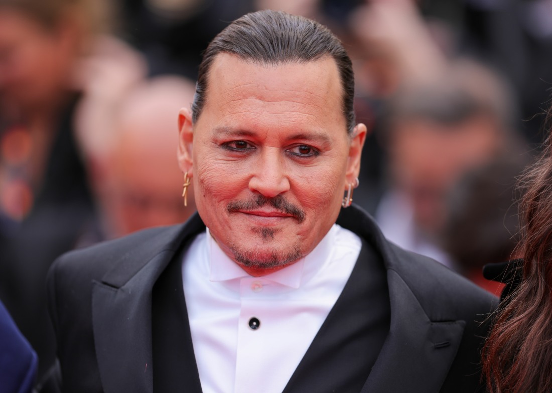 şirret | Johnny Depp, filminin Cannes Film Festivali galasında ayakta alkışlandı.
