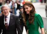 şirret | Prenses Kate, komik bir şaka duymuş gibi Londra'da dışarı çıktı.