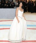 şirret | Jennifer Lopez, 2023 Met Gala'da Ralph Lauren'i giydi: trajik mi yoksa ateşli mi?