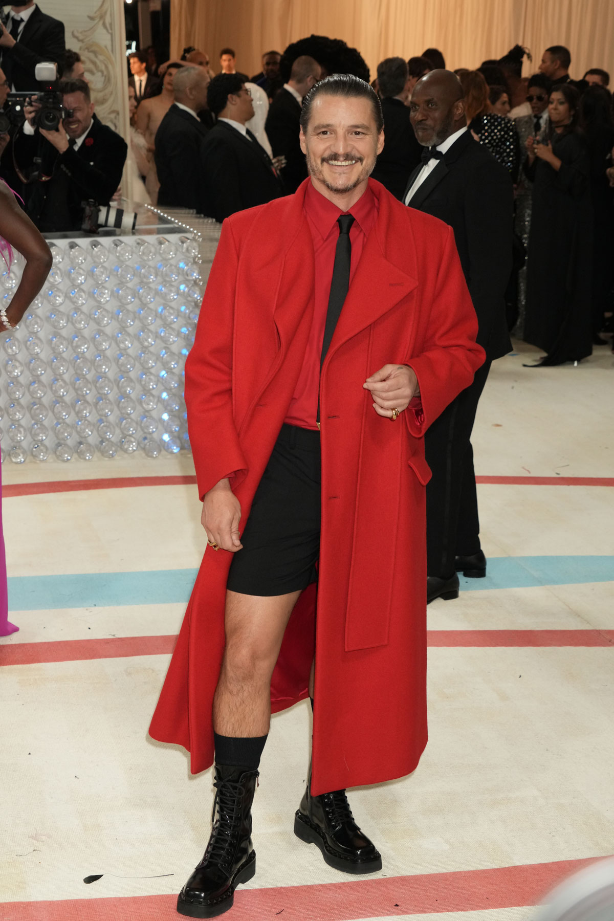 şirret | Florence Pugh, Valentino'yu Met Gala'da giydi: fug mu yoksa çarpıcı mı?
