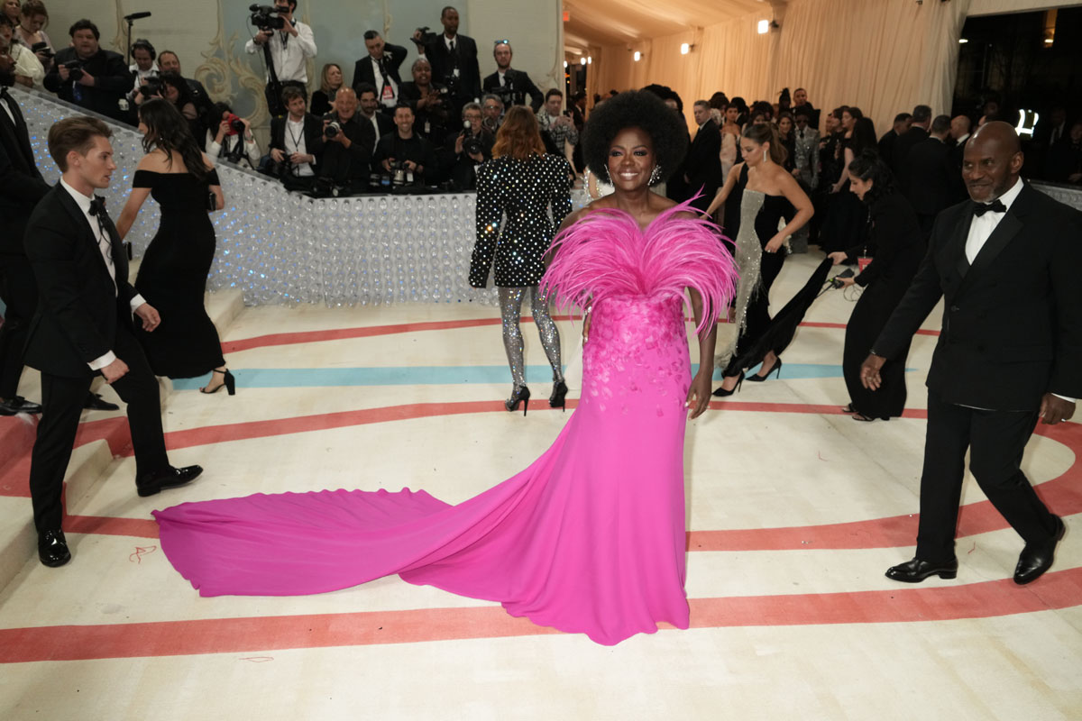 şirret | Florence Pugh, Valentino'yu Met Gala'da giydi: fug mu yoksa çarpıcı mı?