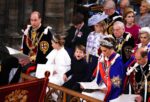 şirret | Prens William ve Kate, ailenin taç giyme törenine geç kalmasından çocukları sorumlu tuttu.