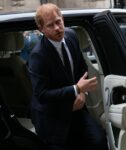 şirret | Prens Harry, Mirror Group Gazeteleri aleyhine ifade vermek için mahkemeye geldi.